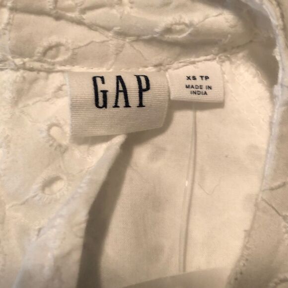 NWT! Gap optic white eyelet dress. Size xs - Picture 3 of 11